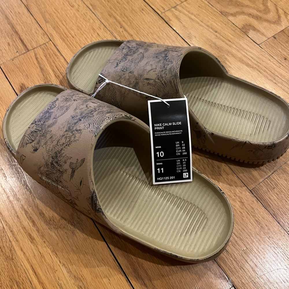Nike Calm Slide Print Parachute Beige Brown-Anthracite Mens Size 10 HQ1125-201